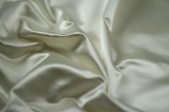 ткань почти белый шелковый дюшес Италия