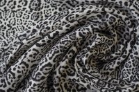 ткань белый шелковый сатин с леопардовым рисунком