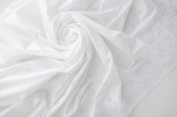 ткань белое шитье с цветками (наполовину)