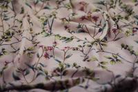 ткань шелк с мелкими цветочками на пудровом фоне