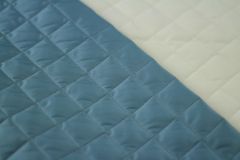 ткань двусторонняя стеганая плащевка сизо-голубого цвета плащевка полиэстер в клетку голубая Италия