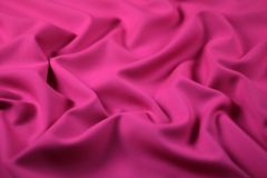 ткань шерстяной габардин цвета фуксии габардин шерсть однотонная розовая Италия