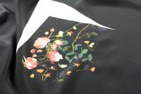 ткань черный крепдешин с цветами шиповника (купон 1.95)