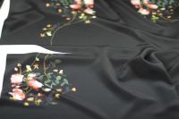 ткань черный крепдешин с цветами шиповника (купон 1.95)