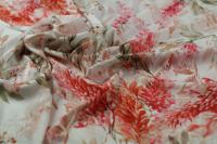ткань белый шелковый сатин с красными акварельными цветами