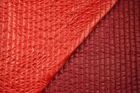 ткань Плащевка стеганая двусторонняя красно-бордовая плащевка полиэстер в полоску красная Италия