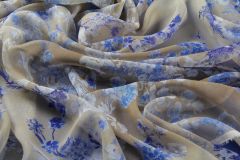 ткань бежевый крепшифон с голубыми цветами крепшифон шелк цветы бежевая Италия