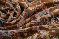 ткань крепдешин с цветами на коричневом фоне