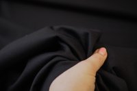 ткань джерси черного цвета из вискозы с эластаном