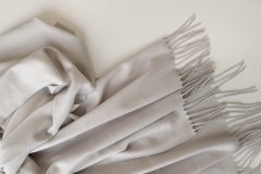 ткань палантин молочного цвета платок кашемир однотонная белая Италия