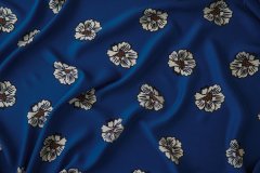 ткань креповый шелк с белыми цветами на синем фоне крепшифон шелк цветы синяя Италия