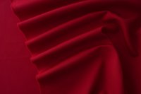 ткань двухслойная атласная шерсть темно-красного цвета