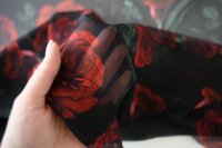 ткань шифон черный с красными розами