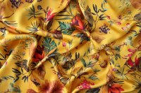 ткань шелковый атлас в желто-бежевых тонах с цветами