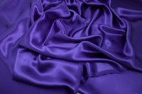 ткань атлас из вискозы фиолетового цвета