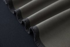 ткань двухслойная двусторонняя шерсть хаки и черный костюмно-плательная хлопок однотонная серая Италия
