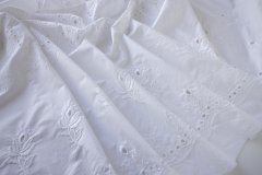 ткань шитье на поплине белого цвета с цветами Италия