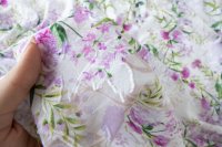ткань филькупе белое с розовыми и светло-фиолетовыми цветами