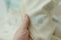 ткань текстильный хлопковый жаккард с цветами в бежево-мятных тонах