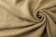 ткань костюмно-плательный лен с шелком и шерстью соломенного цвета в полоску и елочку костюмно-плательная лен в полоску бежевая Италия