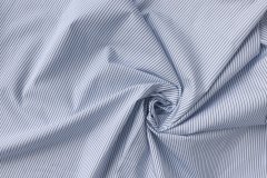 ткань белый хлопок в полоску синего и темно-синего цвета и жаккардовым рисунком сорочечная хлопок в полоску белая Италия
