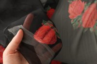 ткань черный шифон с розами