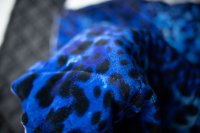 ткань бархатная стежка синего цвета с леопардом
