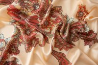 ткань персиковый атлас с цветами