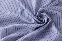 ткань светло-сиреневый лен с голубым оттенком в фиолетовую полоску  костюмно-плательная лен в полоску фиолетовая Италия