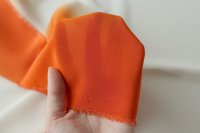ткань белый крепдешин с оранжевыми полосами (деграде)
