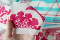 ткань крепдешин бирюзовый с розовыми цветами (купон)