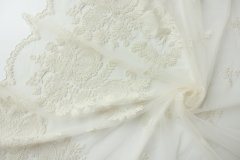 ткань кружево сетка с цветами молочного цвета (2 отреза: 8.20 м; 3.90 м) кружево полиэстер цветы белая Италия