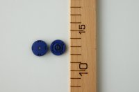  металлические кнопки синего цвета