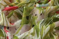 ткань вискоза для шитья с цветами и листьями