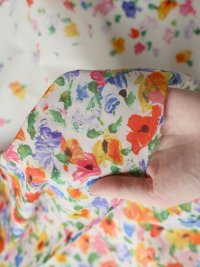 ткань белый хлопок с полиэстером деграде с цветами