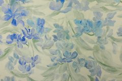 ткань молочно-голубой шелк с ирисами костюмно-плательная шелк цветы белая Италия