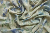 ткань молочно-голубой шелк с ирисами