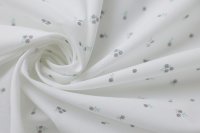 ткань батист с мелкими цветочками на белом фоне