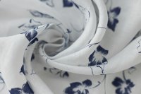 ткань белый лен с синими цветами