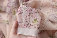 ткань нежно-розовый шифон с цветами вишни