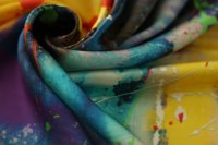 ткань атлас с разноцветным ярким принтом