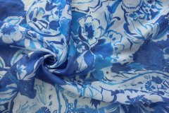 ткань лен бело-синего цвета с цветочным узором Италия