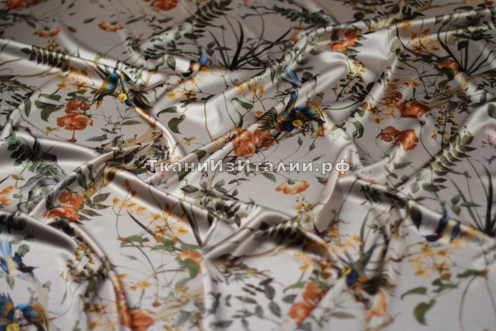 ткань шелковый атлас с цветами и птичками, атлас шелк цветы бежевая Италия