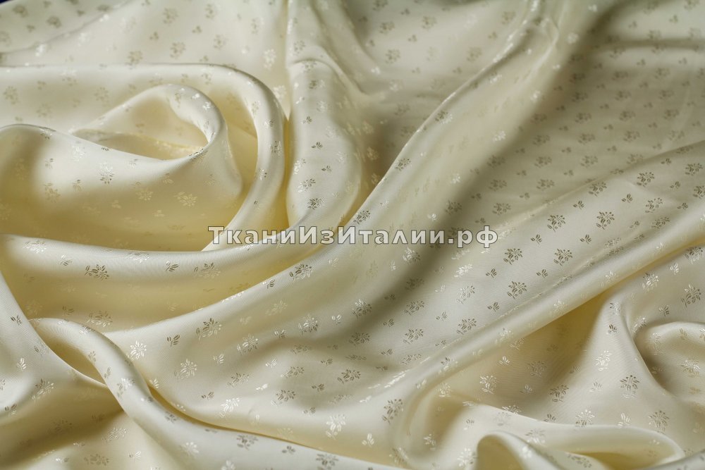 ткань молочный жаккард из вискозы с мелкими цветами