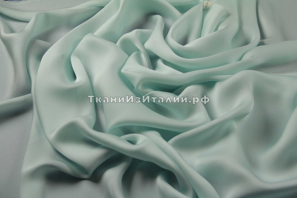 ткань шелковый сатин выбеленного бирюзового цвета, сатин шелк однотонная голубая Италия