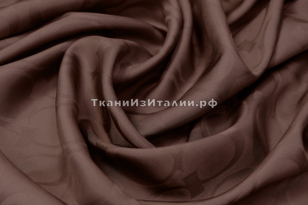 ткань жаккардовый шелк бордово-коричневый с логотипами
