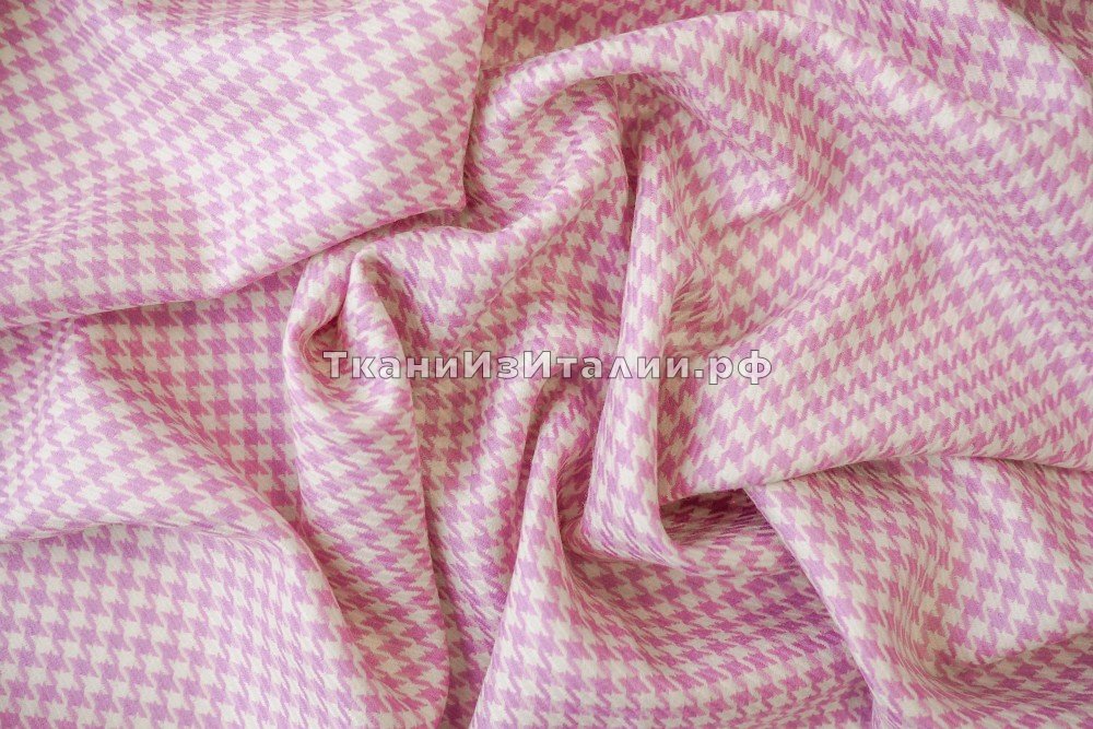 ткань шерсть бело-розовая в гусиную лапку, костюмно-плательная шерсть в клетку розовая Италия