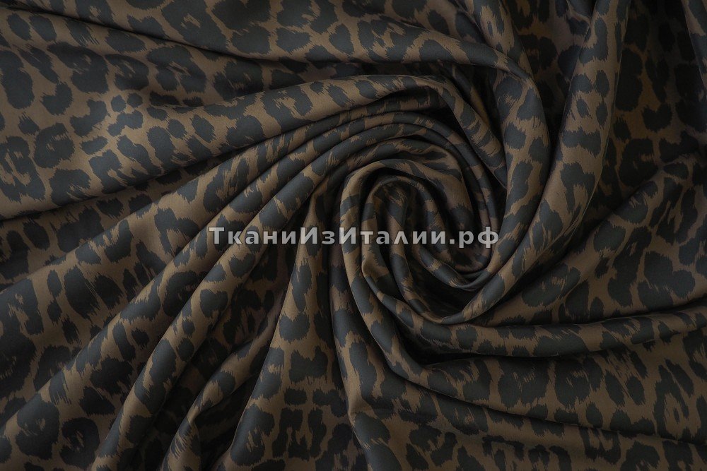 ткань гладкий шелк коричневый с леопардовым принтом, костюмно-плательная шелк леопард коричневая Италия
