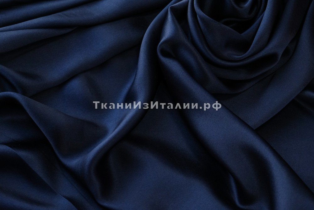 ткань темно-синий атласный шелк с эластаном, атлас шелк однотонная синяя Италия