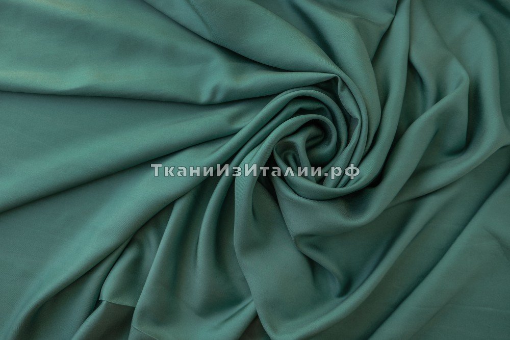 ткань шелк бирюзово-ментолового цвета с белой кромкой, костюмно-плательная шелк однотонная зеленая Италия